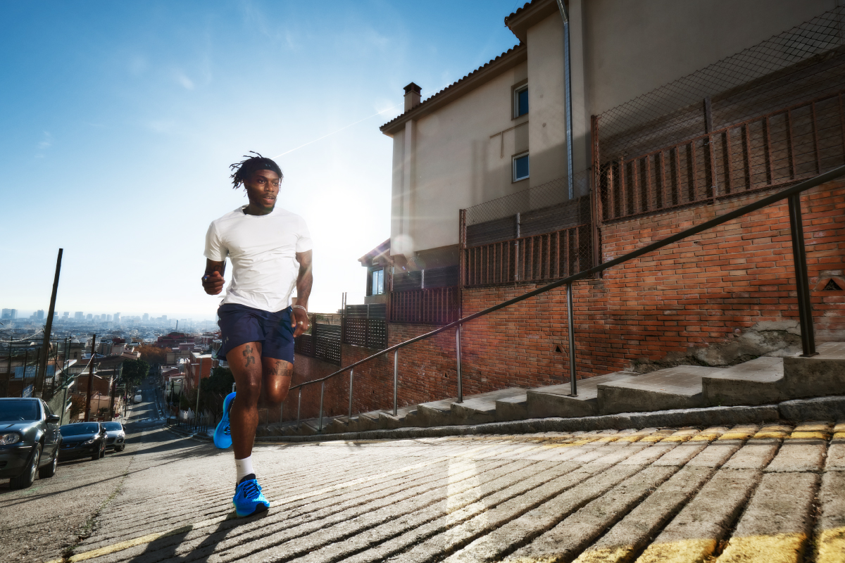 БЯГАЙТЕ ПРЕЗ ЛЯТОТО С ЕКИПИРОВКА НА UNDER ARMOUR