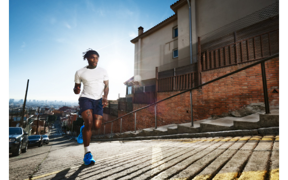 БЯГАЙТЕ ПРЕЗ ЛЯТОТО С ЕКИПИРОВКА НА UNDER ARMOUR